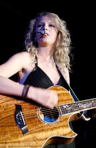 Taylor Swift — @ Grizzly Rose, DenverCo — photo 27
