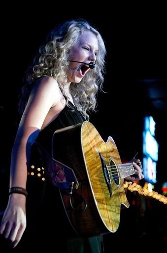 Taylor Swift — @ Grizzly Rose, DenverCo — photo 28