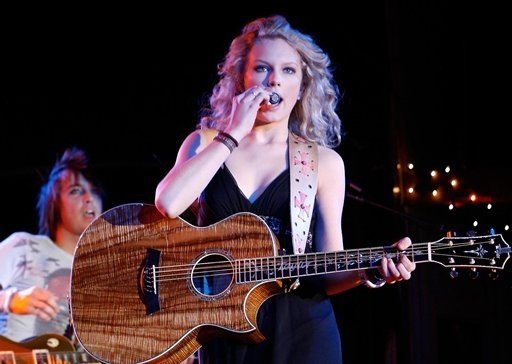 Taylor Swift — @ Grizzly Rose, DenverCo — photo 31