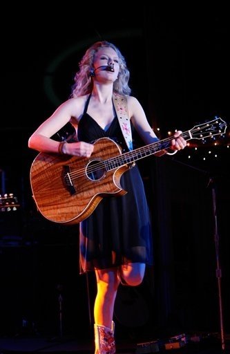 Taylor Swift — @ Grizzly Rose, DenverCo — photo 32