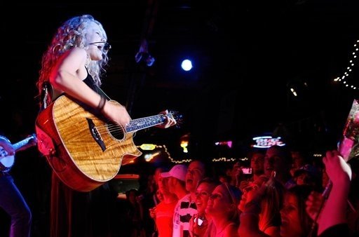 Taylor Swift — @ Grizzly Rose, DenverCo — photo 33