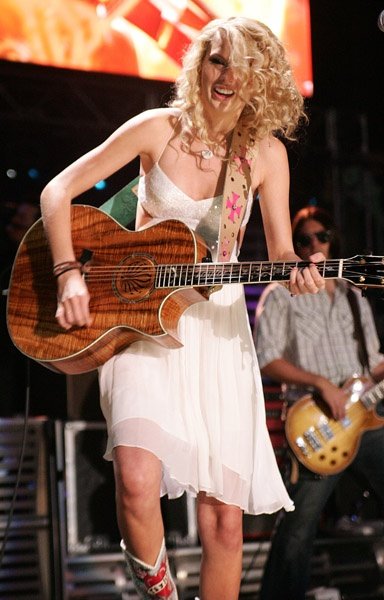 Taylor Swift — June 10 - CMA Music Festival — photo 2