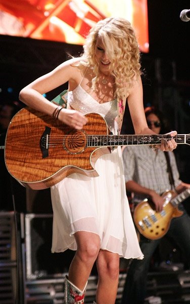 Taylor Swift — June 10 - CMA Music Festival — photo 3