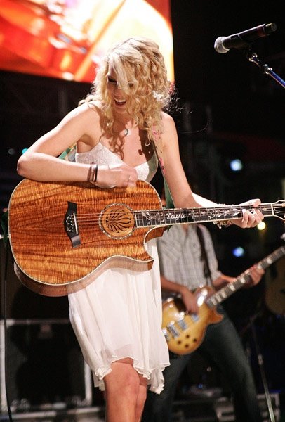 Taylor Swift — June 10 - CMA Music Festival — photo 4