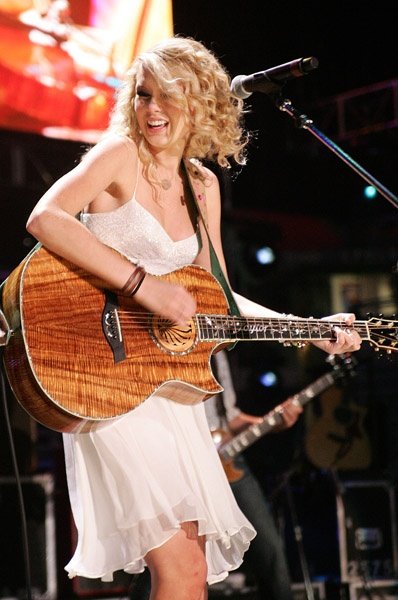 Taylor Swift — June 10 - CMA Music Festival — photo 5