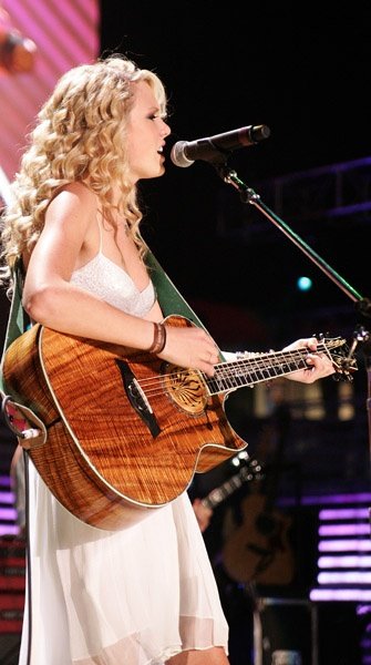 Taylor Swift — June 10 - CMA Music Festival — photo 8