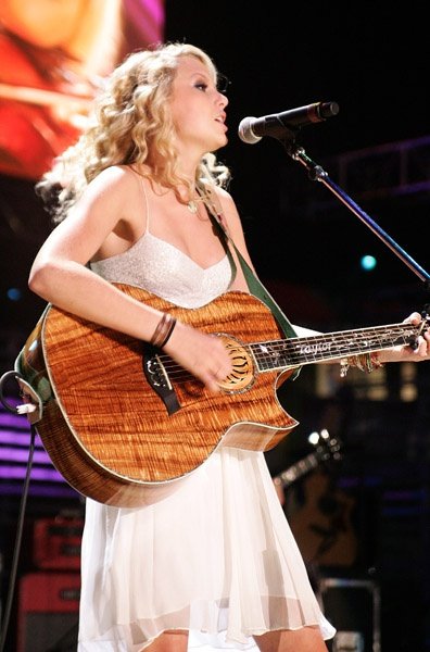 Taylor Swift — June 10 - CMA Music Festival — photo 9