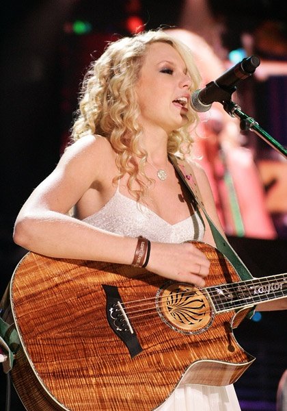 Taylor Swift — June 10 - CMA Music Festival — photo 12