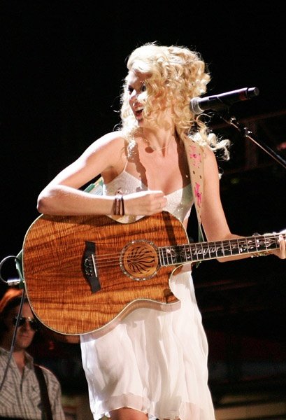 Taylor Swift — June 10 - CMA Music Festival — photo 14