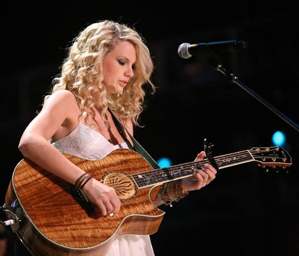 Taylor Swift — June 10 - CMA Music Festival — photo 15