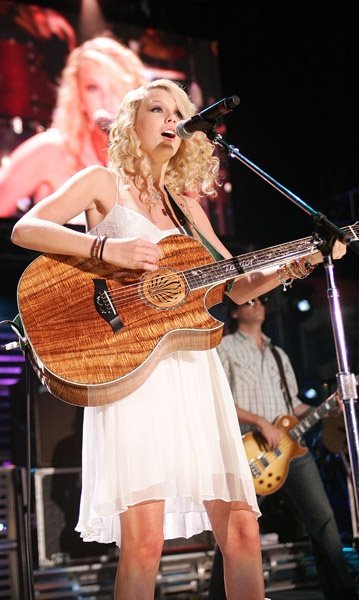 Taylor Swift — June 10 - CMA Music Festival — photo 16