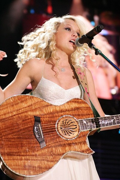 Taylor Swift — June 10 - CMA Music Festival — photo 17