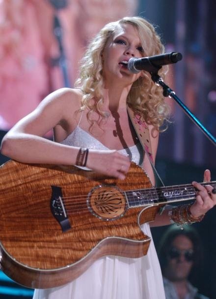 Taylor Swift — June 10 - CMA Music Festival — photo 19