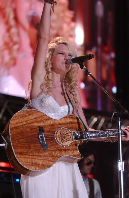 Taylor Swift — June 10 - CMA Music Festival — photo 20