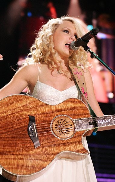 Taylor Swift — June 10 - CMA Music Festival — photo 23