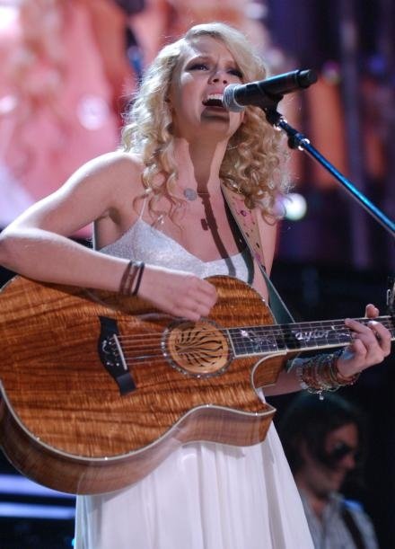 Taylor Swift — June 10 - CMA Music Festival — photo 24
