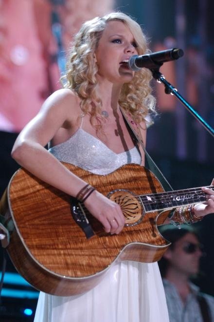 Taylor Swift — June 10 - CMA Music Festival — photo 25
