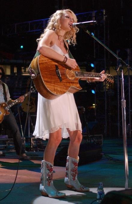 Taylor Swift — June 10 - CMA Music Festival — photo 26
