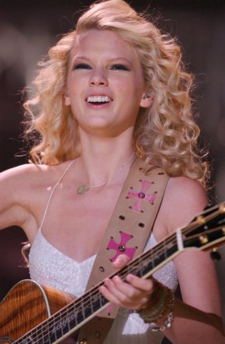 Taylor Swift — June 10 - CMA Music Festival — photo 32