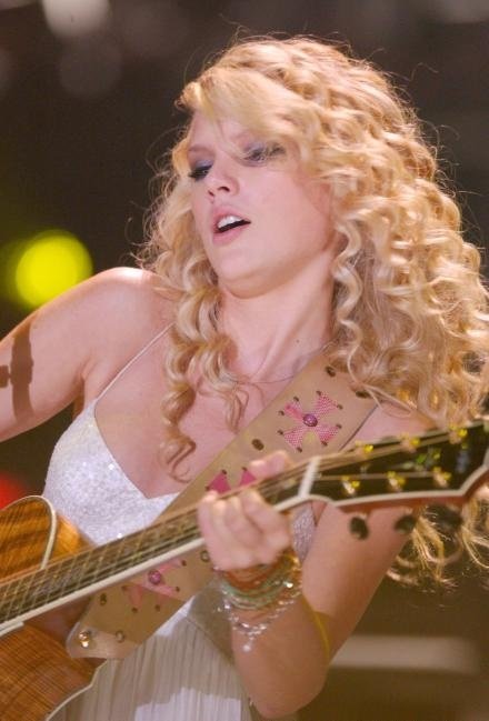 Taylor Swift — June 10 - CMA Music Festival — photo 33