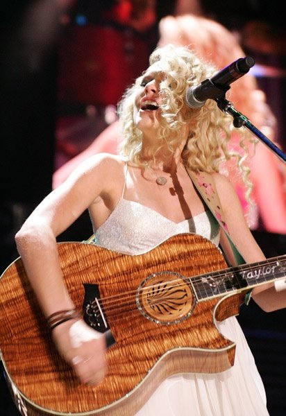 Taylor Swift — June 10 - CMA Music Festival — photo 34