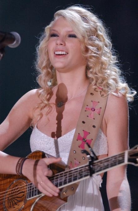 Taylor Swift — June 10 - CMA Music Festival — photo 36
