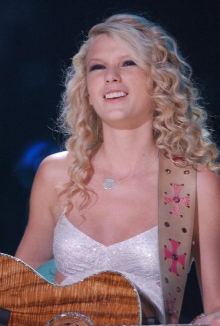 Taylor Swift — June 10 - CMA Music Festival — photo 37