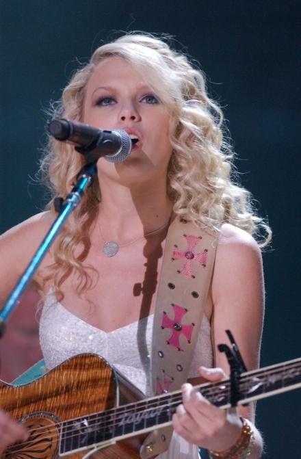 Taylor Swift — June 10 - CMA Music Festival — photo 38