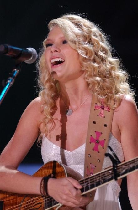 Taylor Swift — June 10 - CMA Music Festival — photo 43