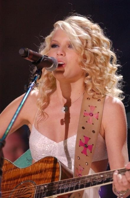 Taylor Swift — June 10 - CMA Music Festival — photo 47