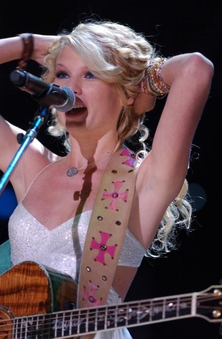 Taylor Swift — June 10 - CMA Music Festival — photo 49