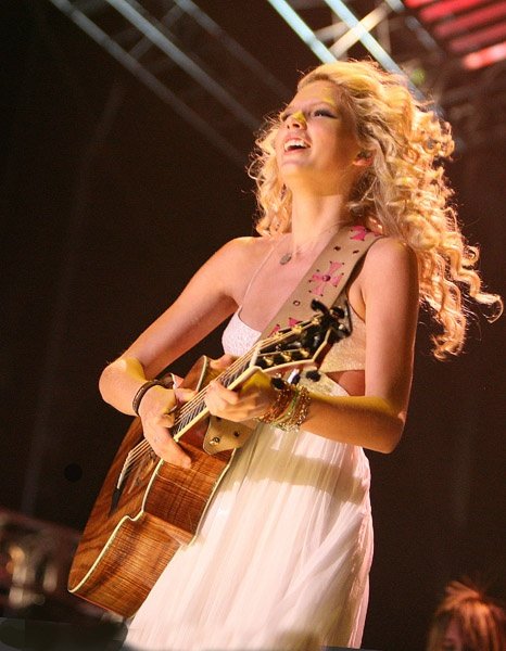 Taylor Swift — June 10 - CMA Music Festival — photo 57