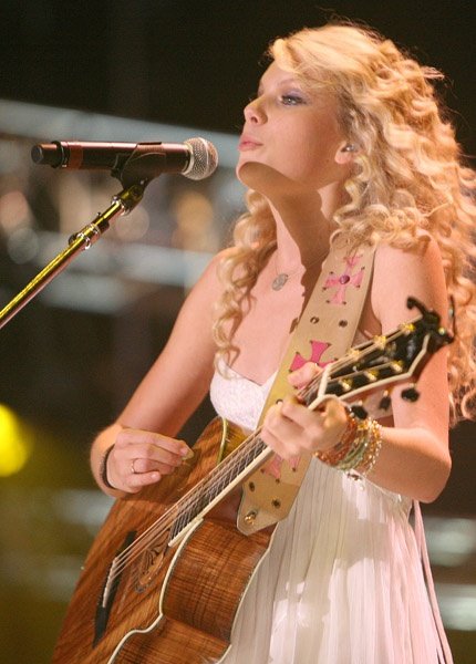 Taylor Swift — June 10 - CMA Music Festival — photo 60