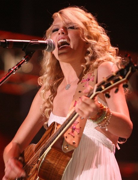 Taylor Swift — June 10 - CMA Music Festival — photo 61