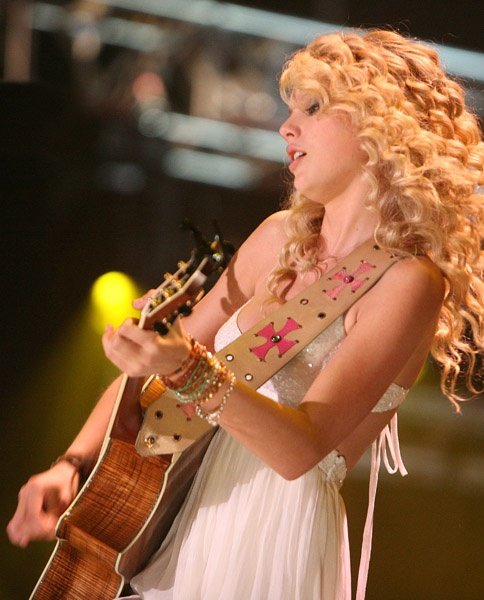 Taylor Swift — June 10 - CMA Music Festival — photo 63