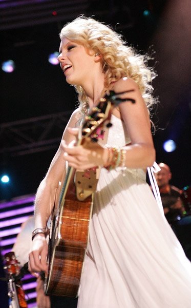 Taylor Swift — June 10 - CMA Music Festival — photo 67