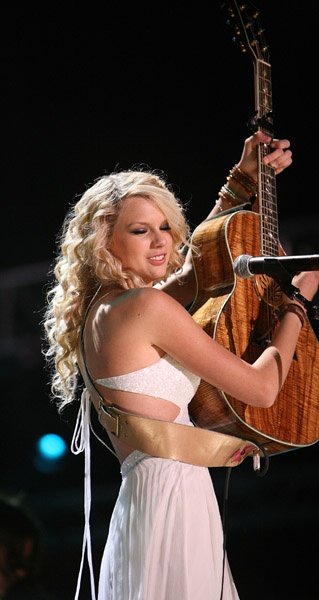 Taylor Swift — June 10 - CMA Music Festival — photo 73
