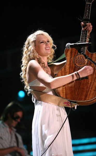 Taylor Swift — June 10 - CMA Music Festival — photo 75