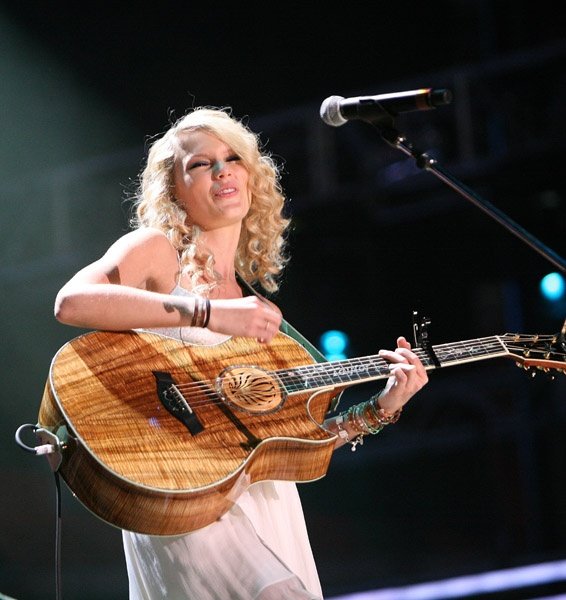 Taylor Swift — June 10 - CMA Music Festival — photo 76