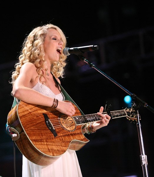 Taylor Swift — June 10 - CMA Music Festival — photo 79