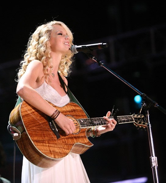 Taylor Swift — June 10 - CMA Music Festival — photo 81