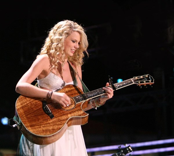 Taylor Swift — June 10 - CMA Music Festival — photo 83