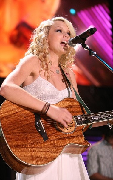 Taylor Swift — June 10 - CMA Music Festival — photo 87