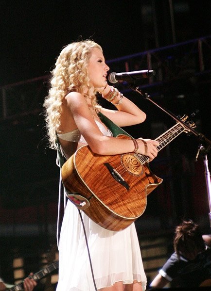 Taylor Swift — June 10 - CMA Music Festival — photo 94