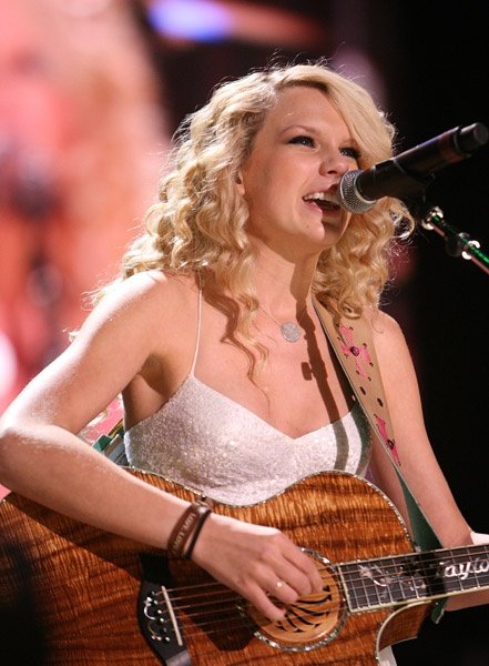 Taylor Swift — June 10 - CMA Music Festival — photo 95