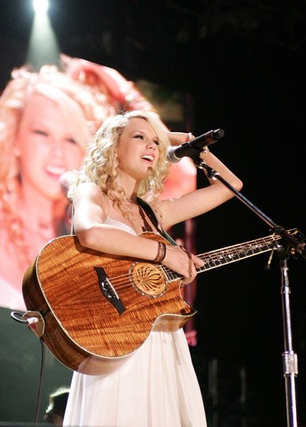 Taylor Swift — June 10 - CMA Music Festival — photo 97