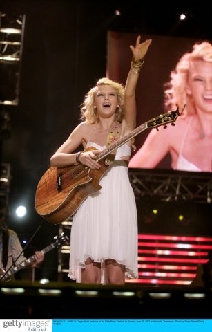 Taylor Swift — @Kansas City, KS — photo 9