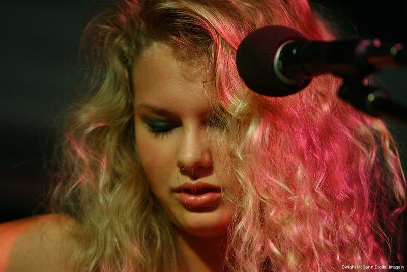 Taylor Swift — @Maverick Saloon & Grill — photo 3
