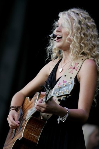 Taylor Swift — @Orange Beach, AL — photo 8