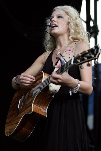 Taylor Swift — @Orange Beach, AL — photo 9
